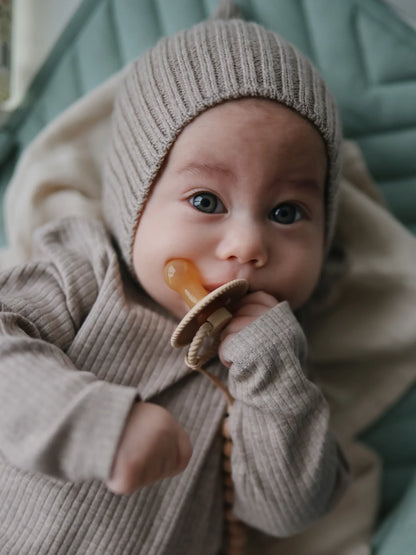 FRIGG DUMMIES The FRIGG dummies line of silicone pacifiers has been thoughtfully designed for your baby's comfort. The outward curve keeps the dummy