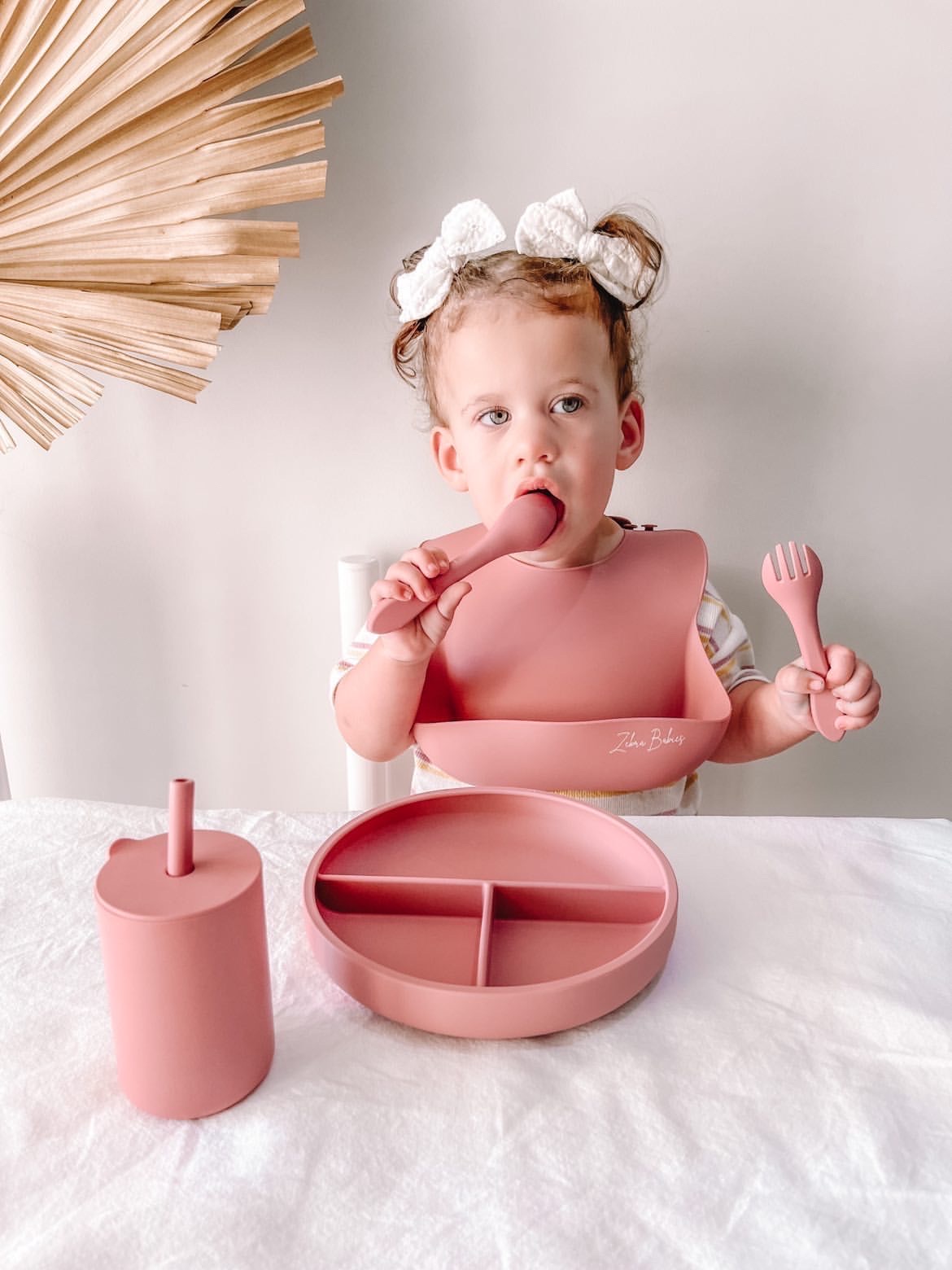 silicone baby feeding set with suction plate suction bowl silicone scoop bib and sippy cup