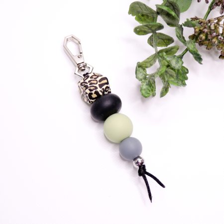 Silicone Keychain – Silver, Lint, Black and Leopard Looking for a stylish way to keep track of your keys? Our Silicone Keychain is the perfect blend of practicality and charm! Whether you're digging through your bag or adding a touch of personality to your nappy bag, this beautifully handcrafted keychain makes life a little easier—and a lot more stylish.