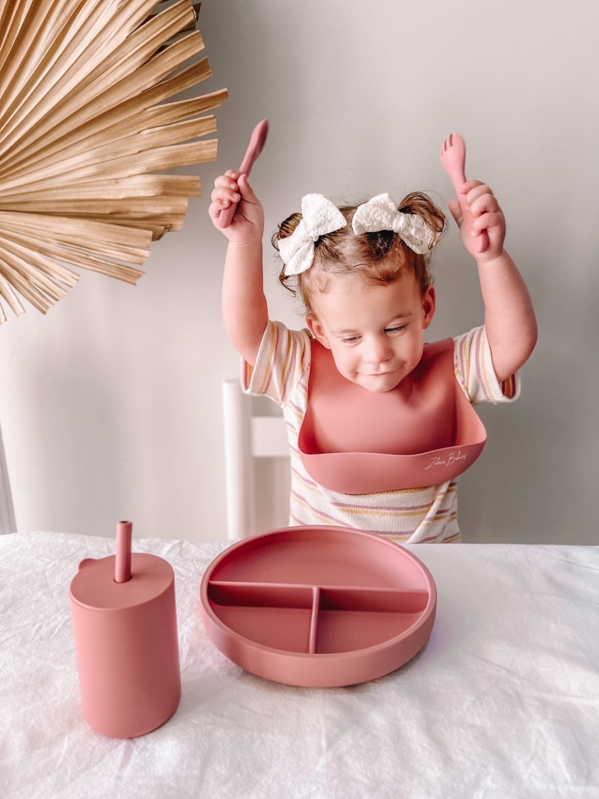 silicone baby feeding set with suction plate suction bowl silicone scoop bib and sippy cup